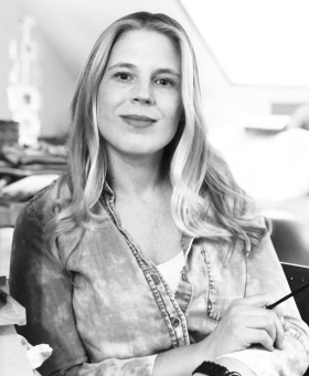 sarah-cassani-creative-photo-cropped-grayscale